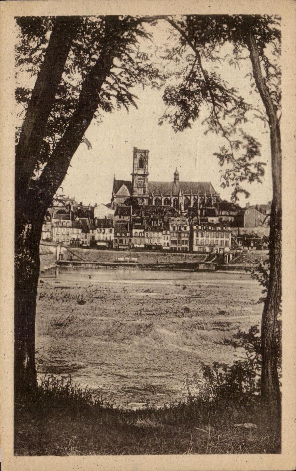 CPA Nevers la catedral vista a traves de los acacias