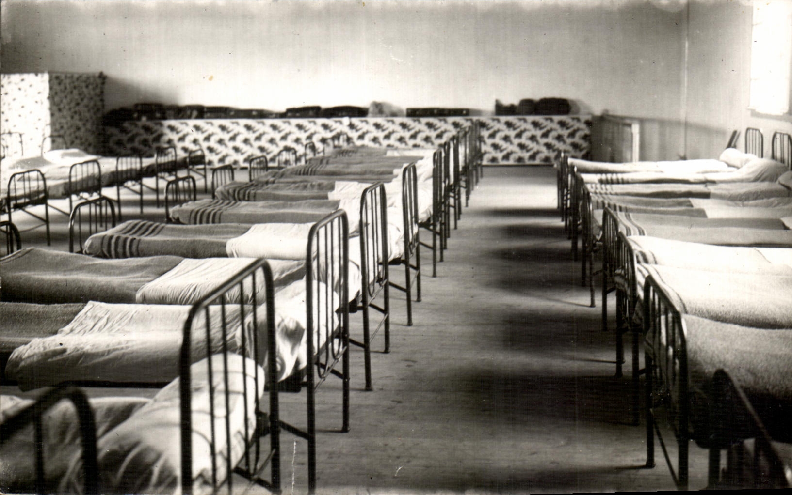 Real photo Bed of pensionnet