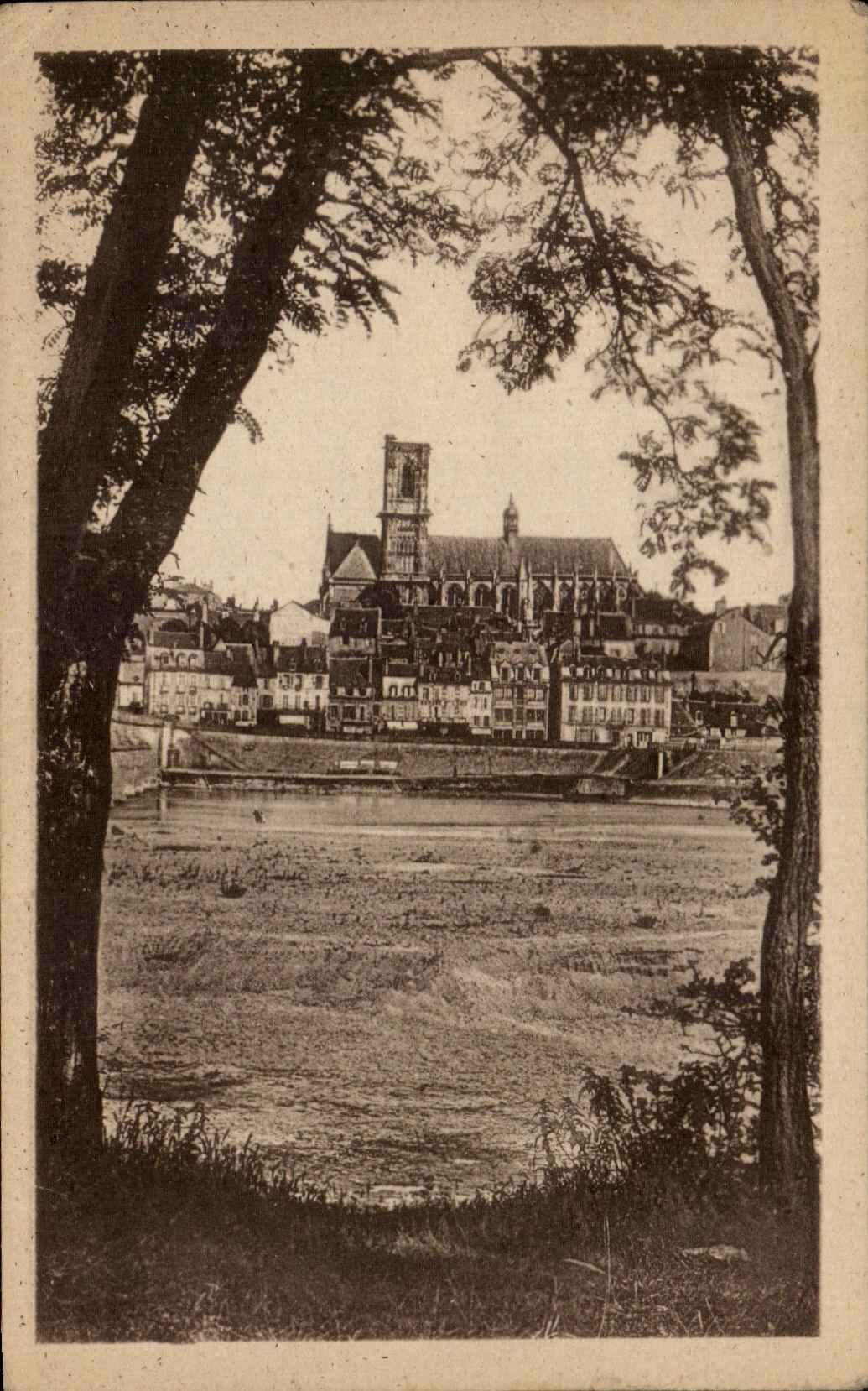 CPA Nevers la catedral vista a traves de los acacias