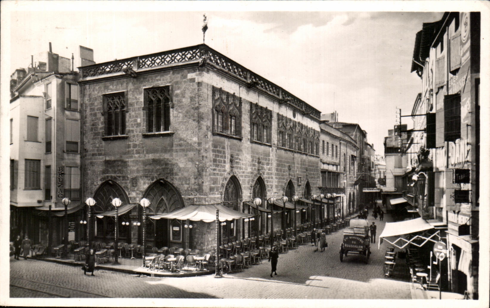 CPA Perpignan La Loge et Rue des Marchands 