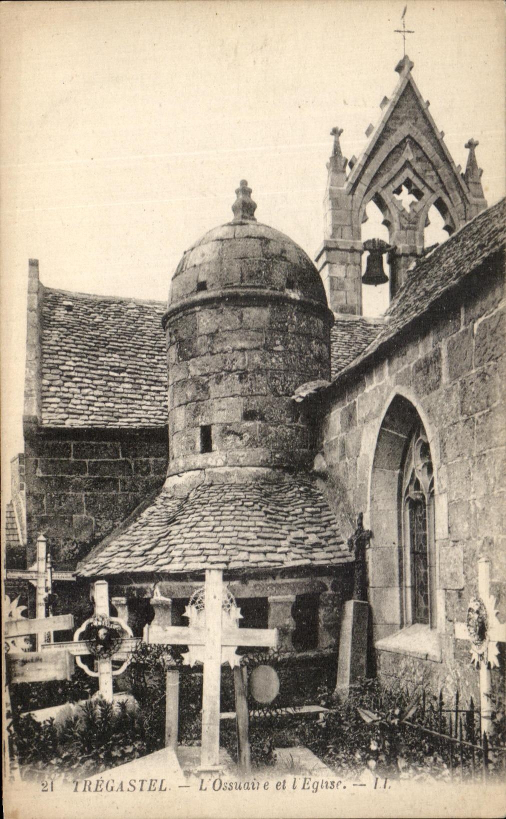 CPA Tregastel L'Ossuaire et L'Eglise 