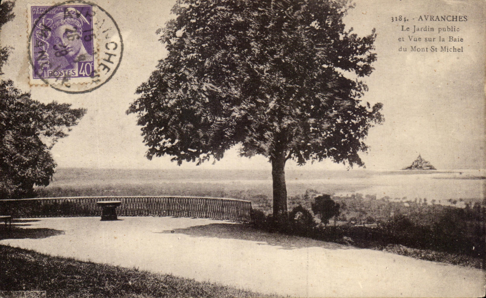 CPA Avranches Le Jardin Public et Vue Sur La Baie du Mont St Michel 