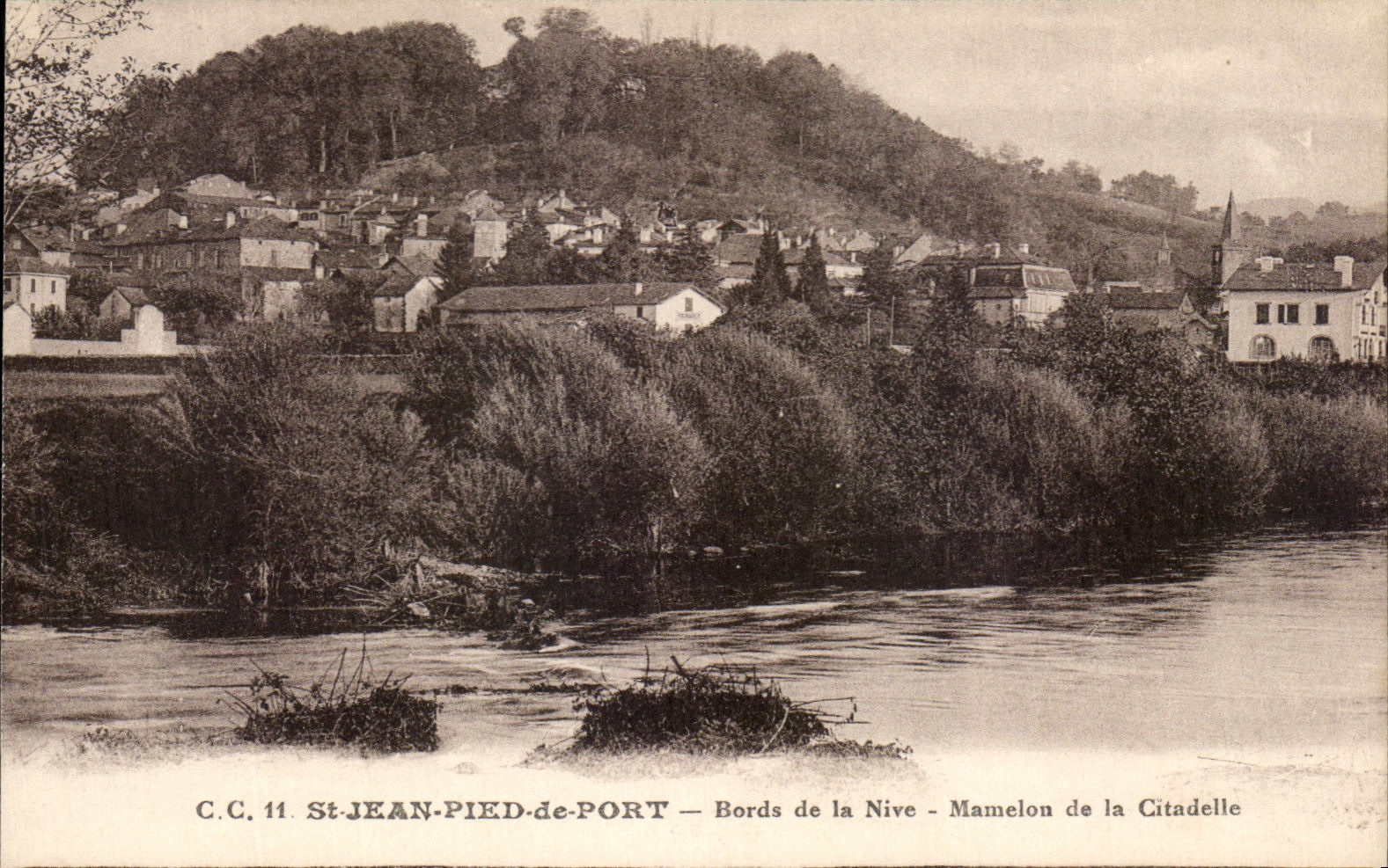 CPA St Jean Pied De Port Edges of Nive Nipple of the Cathedral