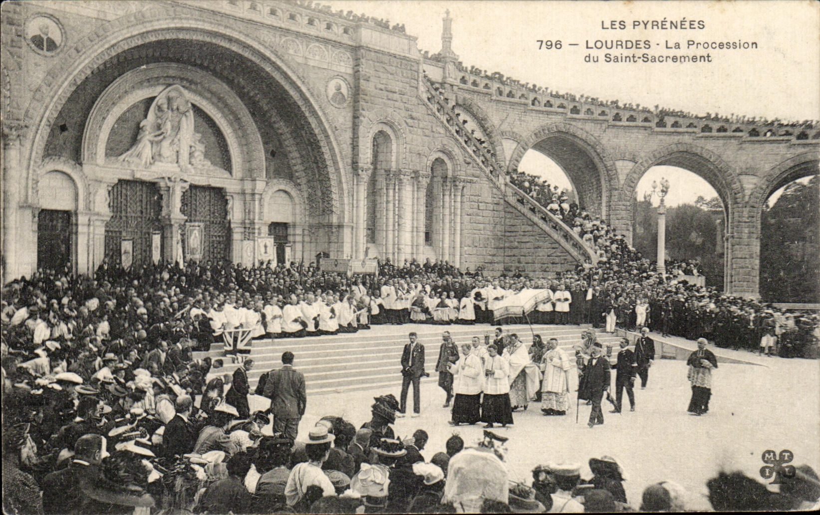 CPA Lourdes the Procession of Saint the Sacrament