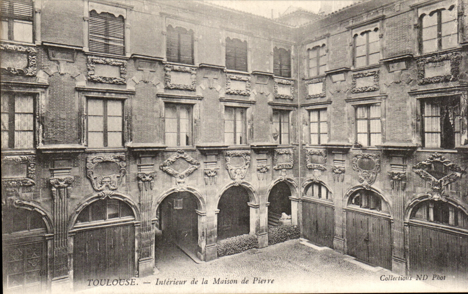 CPA Toulouse Interieur de la Maison de Pierre