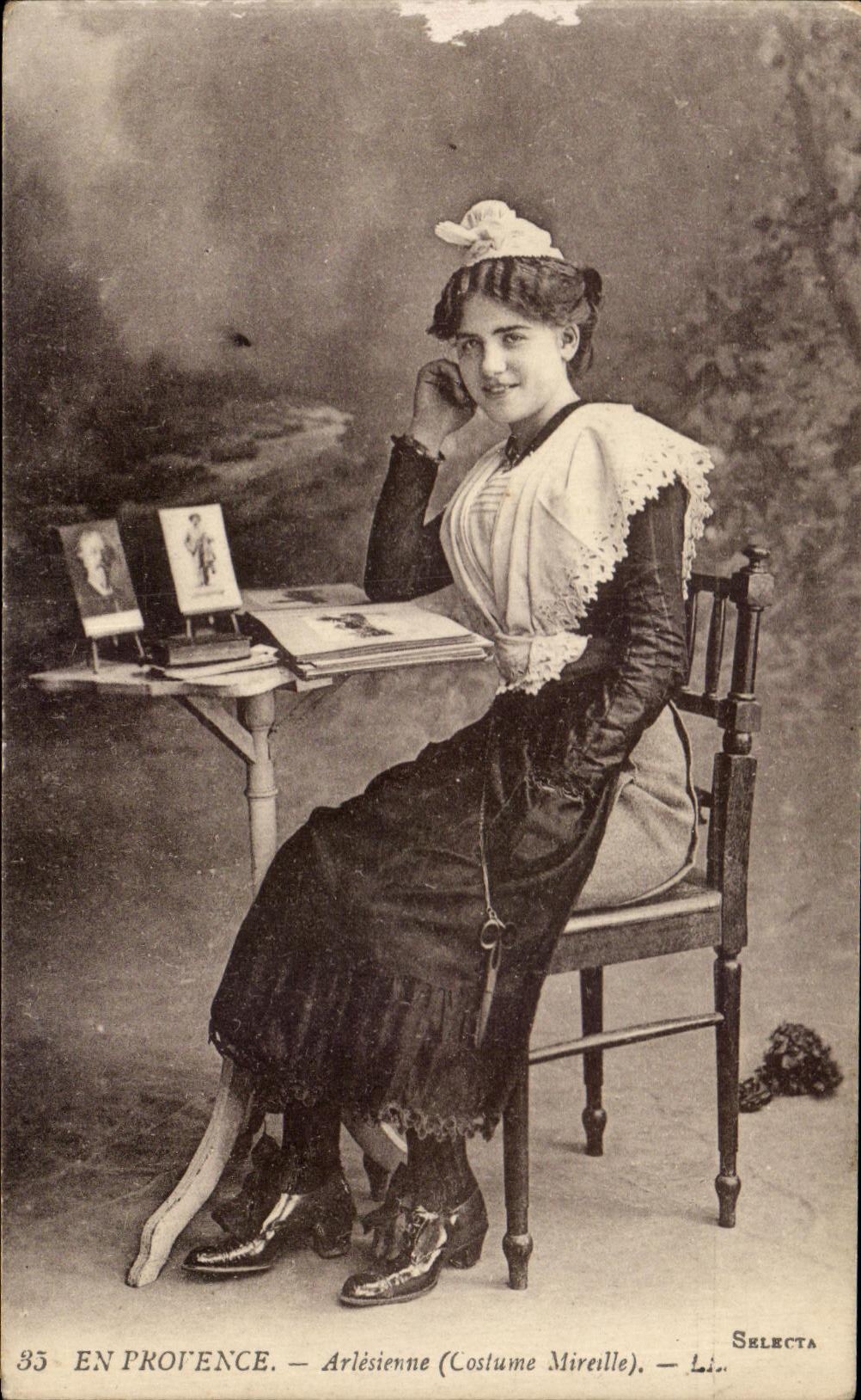 CPA In Provence Arlesienne Costume Mireille Folklore Arles Costume