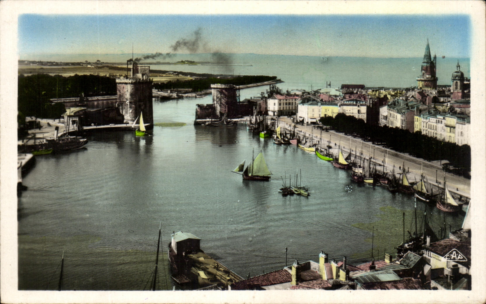 CPA La Rochelle Vision panoramica de los barcos portuarios