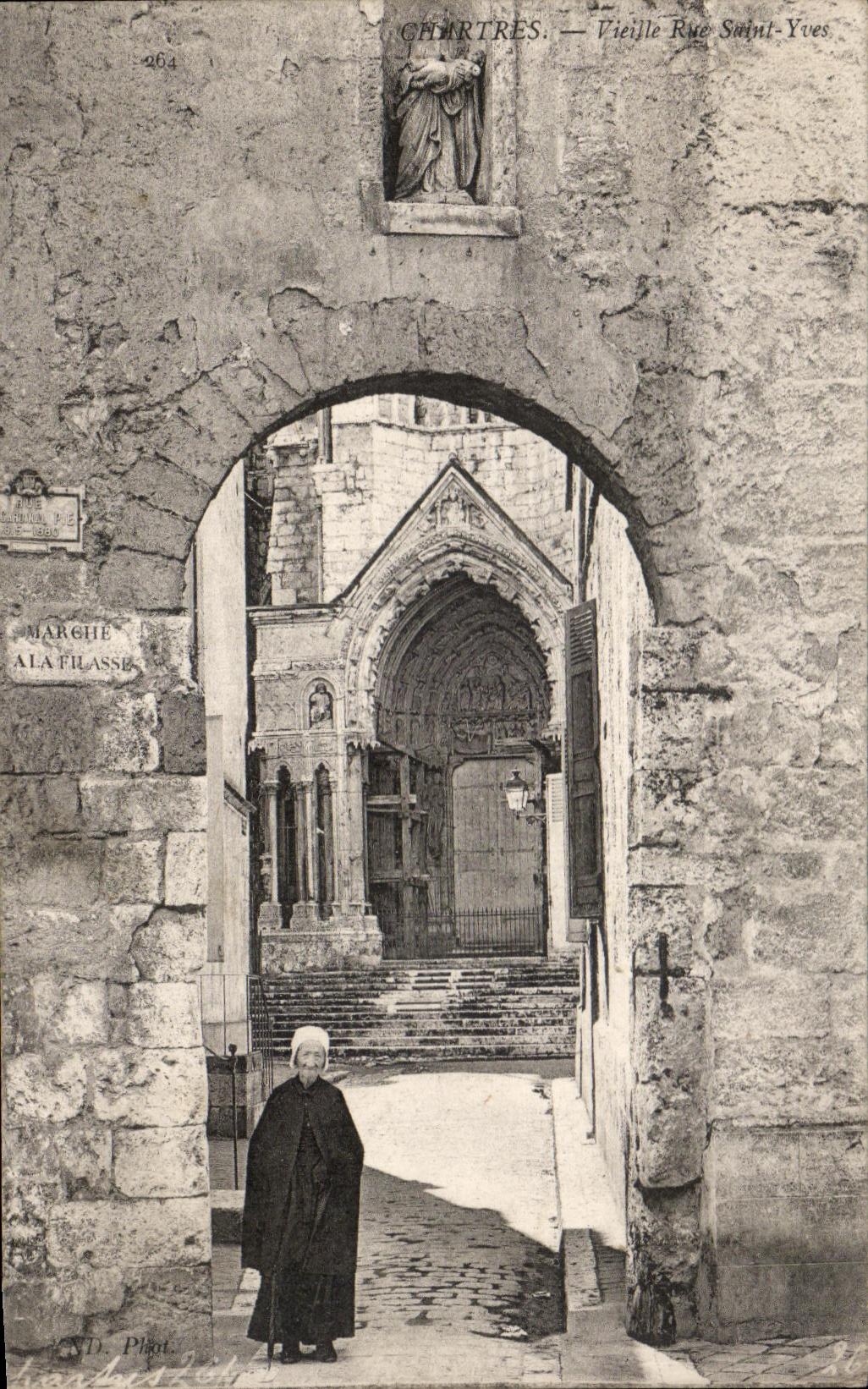 CPA Chartres Old Street Saint Yves