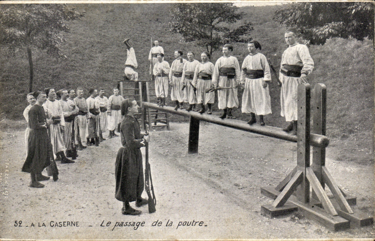 CPA los cuarteles el paso de la viga de Militaria