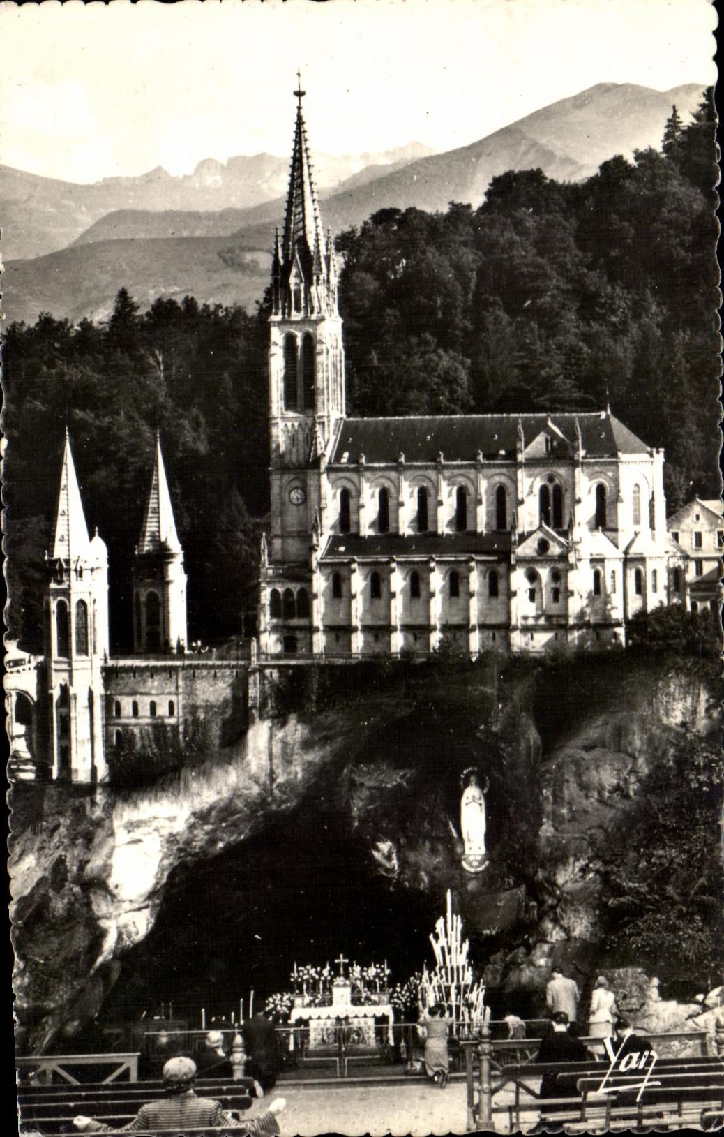 CPA Souvenir of Lourdes the Basilica and the Cave