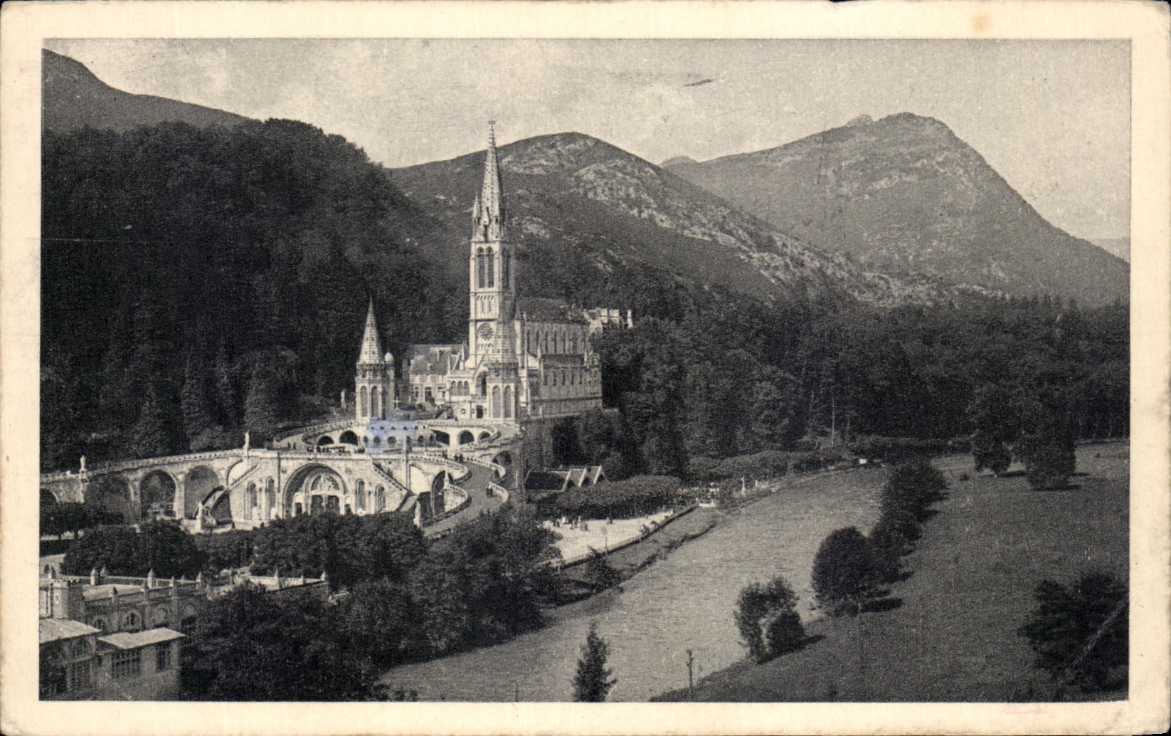 CPA Lourdes the Basilica And Gave