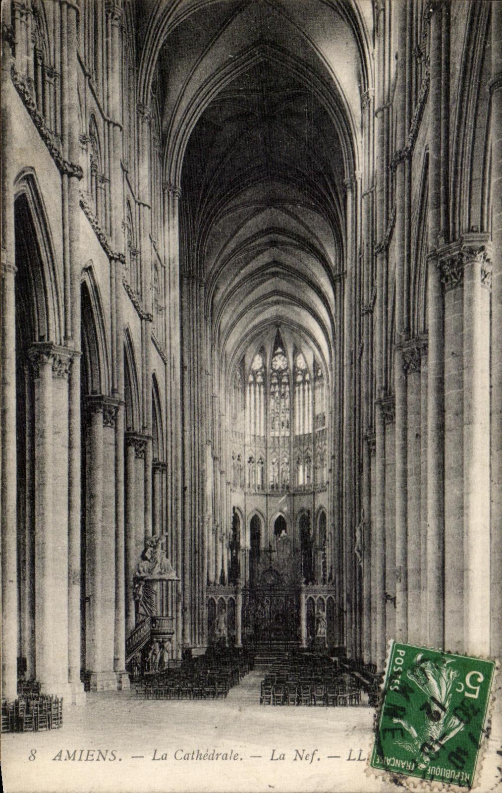 CPA Amiens the Cathedral the Nave