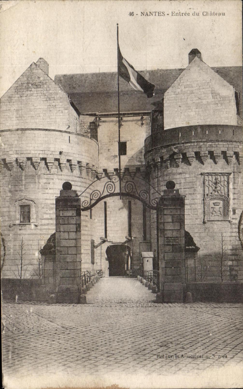 CPA Nantes Entrance of the Castle