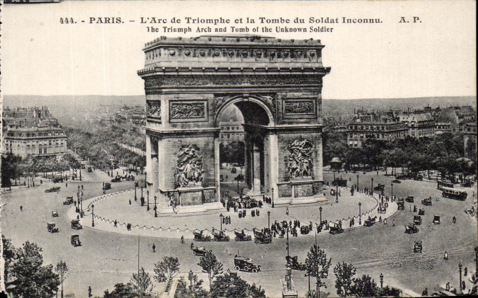 CPA Paris L'Arc de Triomphe et la Tombe du Soldat Inconnu The Trinmph Arch and Tomb of the Unknown Soldier