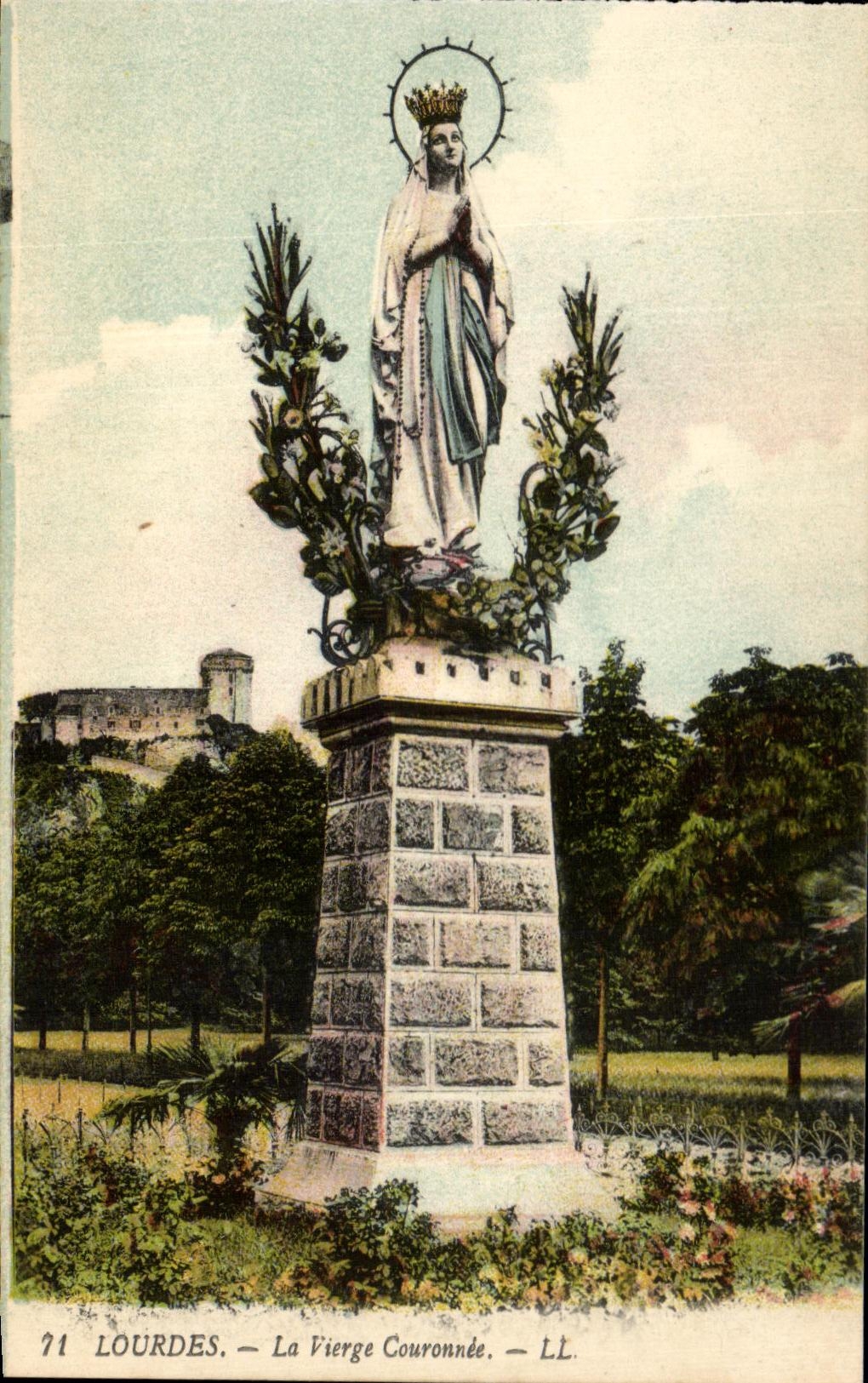 CPA Lourdes the Couronnee Virgin