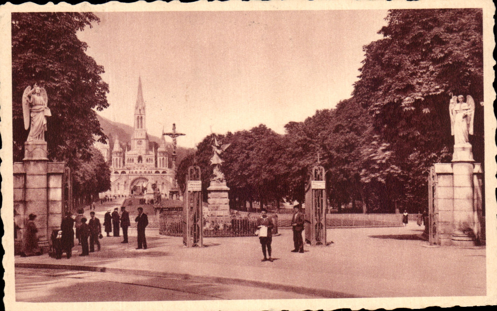 CPA Lourdes Entrance Of the Esplanade