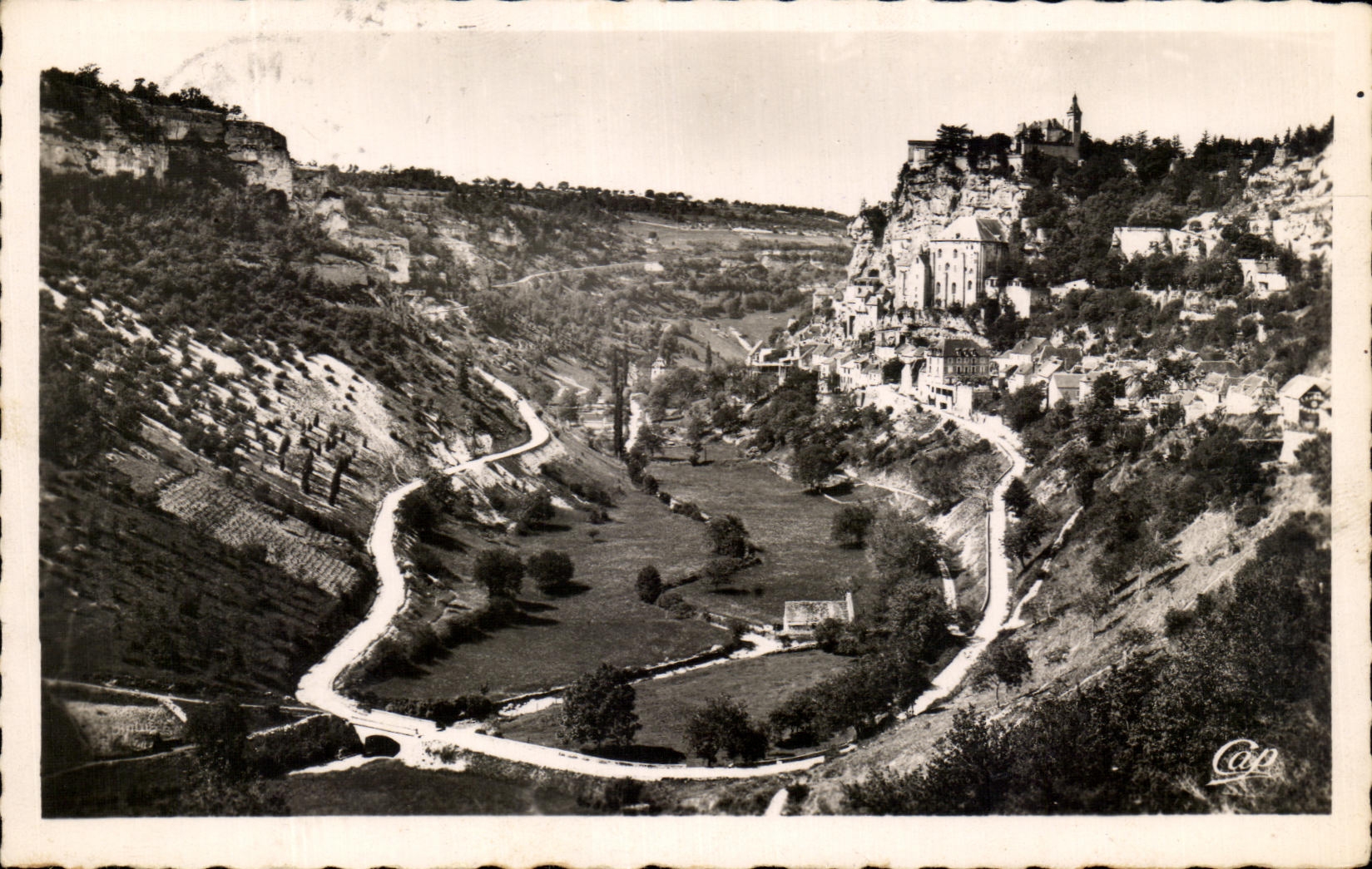 CPA Rocamadour Vue generale Les lacets de la route de Cahors