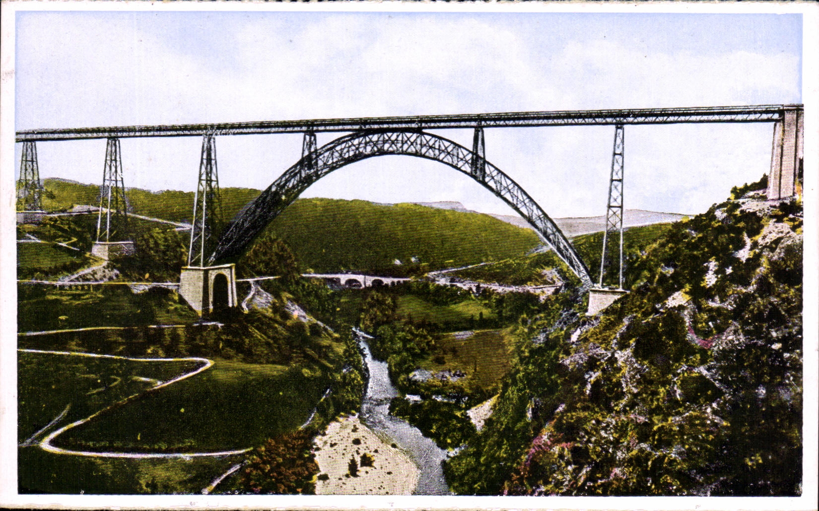 CPA Garabit the Viaduct and the Valley of Truyere