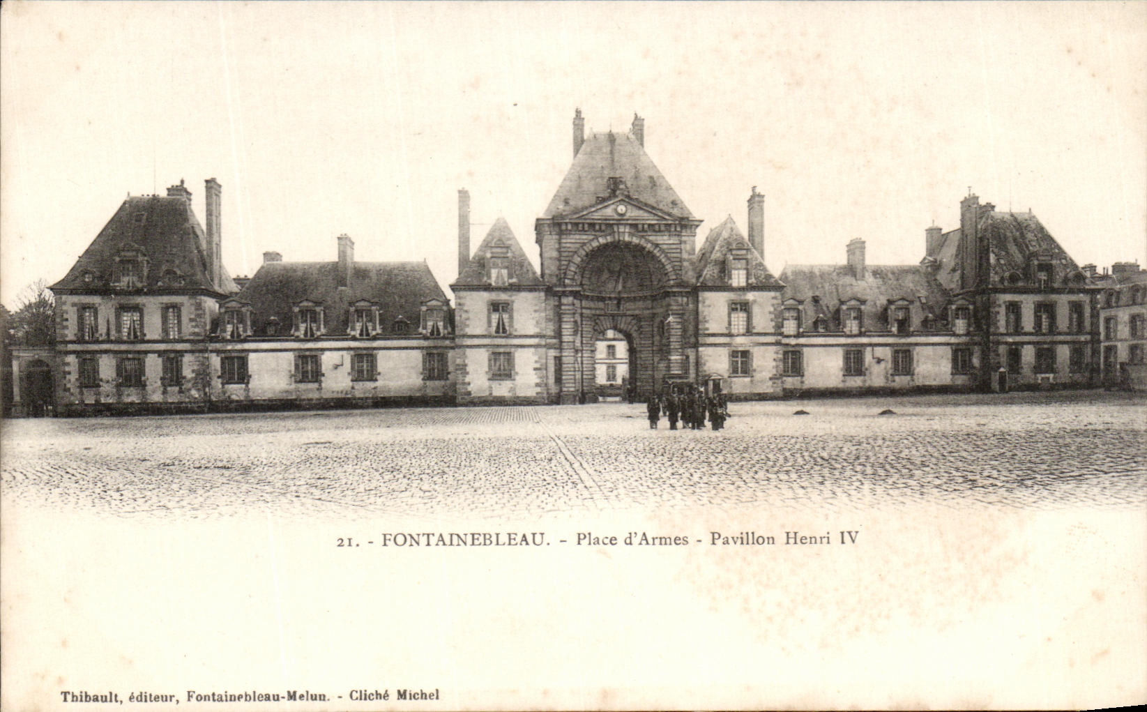 CPA Fontainebleau Places of weapons Pavillon Henri IV Militaria