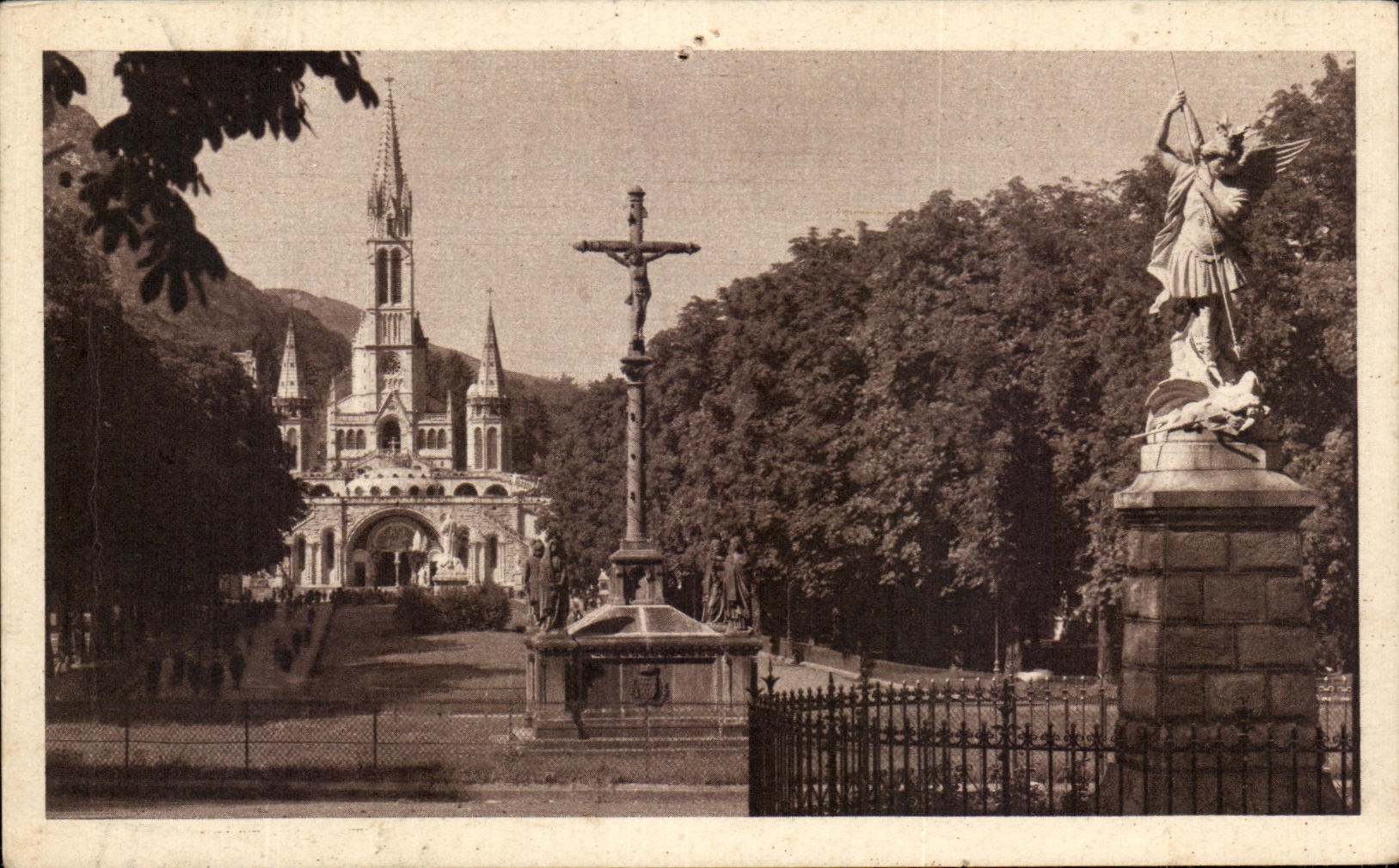CPA Lourdes the Basilica and the Esplanade