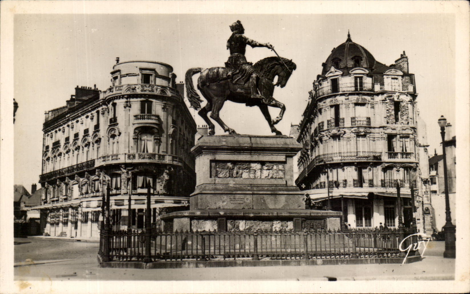 CPA Orleans the Place Of Martrai And Statue Of Jeanne d' Arc