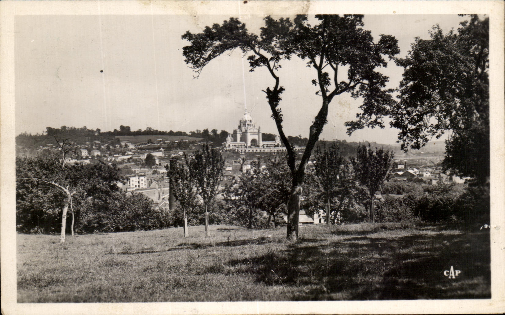 Cuadro total de CPA Lisieux hacia la basilica