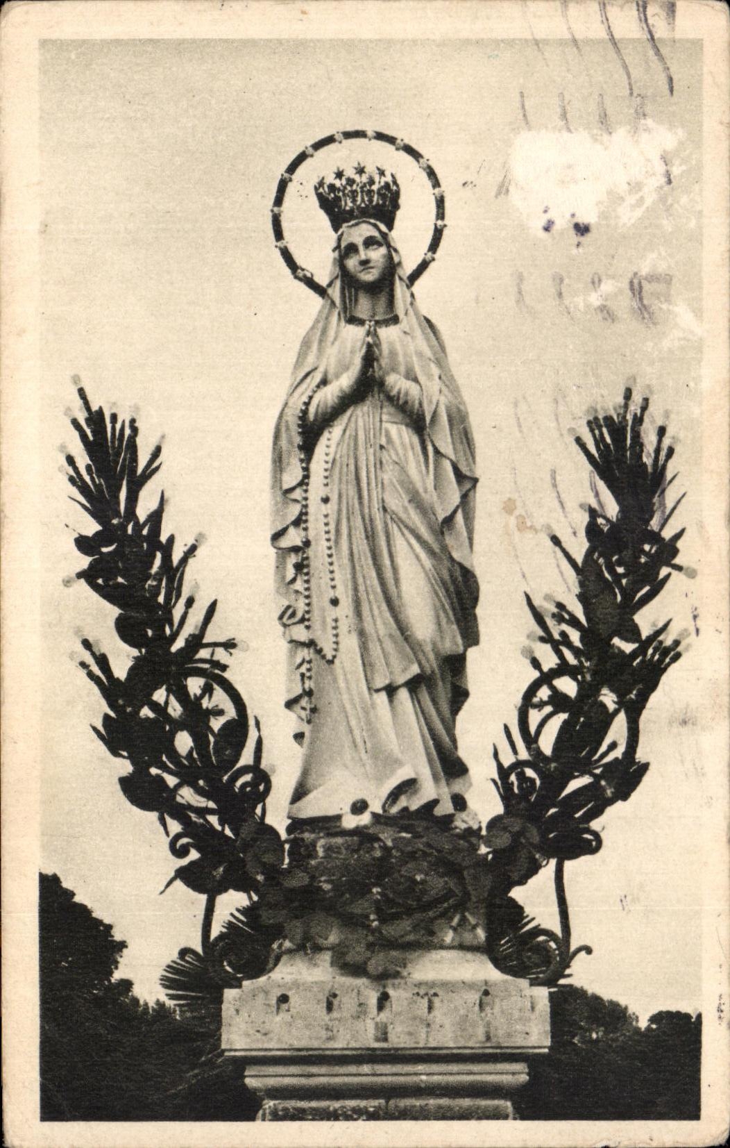 CPA Lourdes the Couronnee Virgin