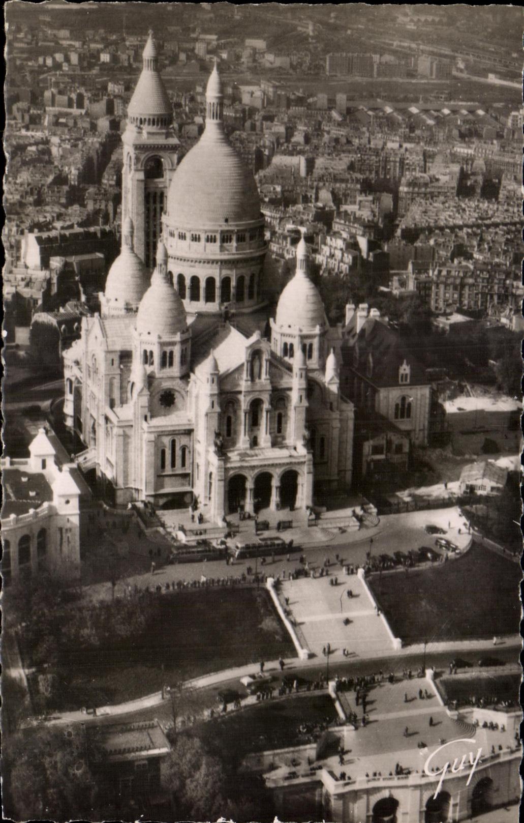 CPA In the Plane On Paris the Basilica of the Sacring Heart of Montmarte