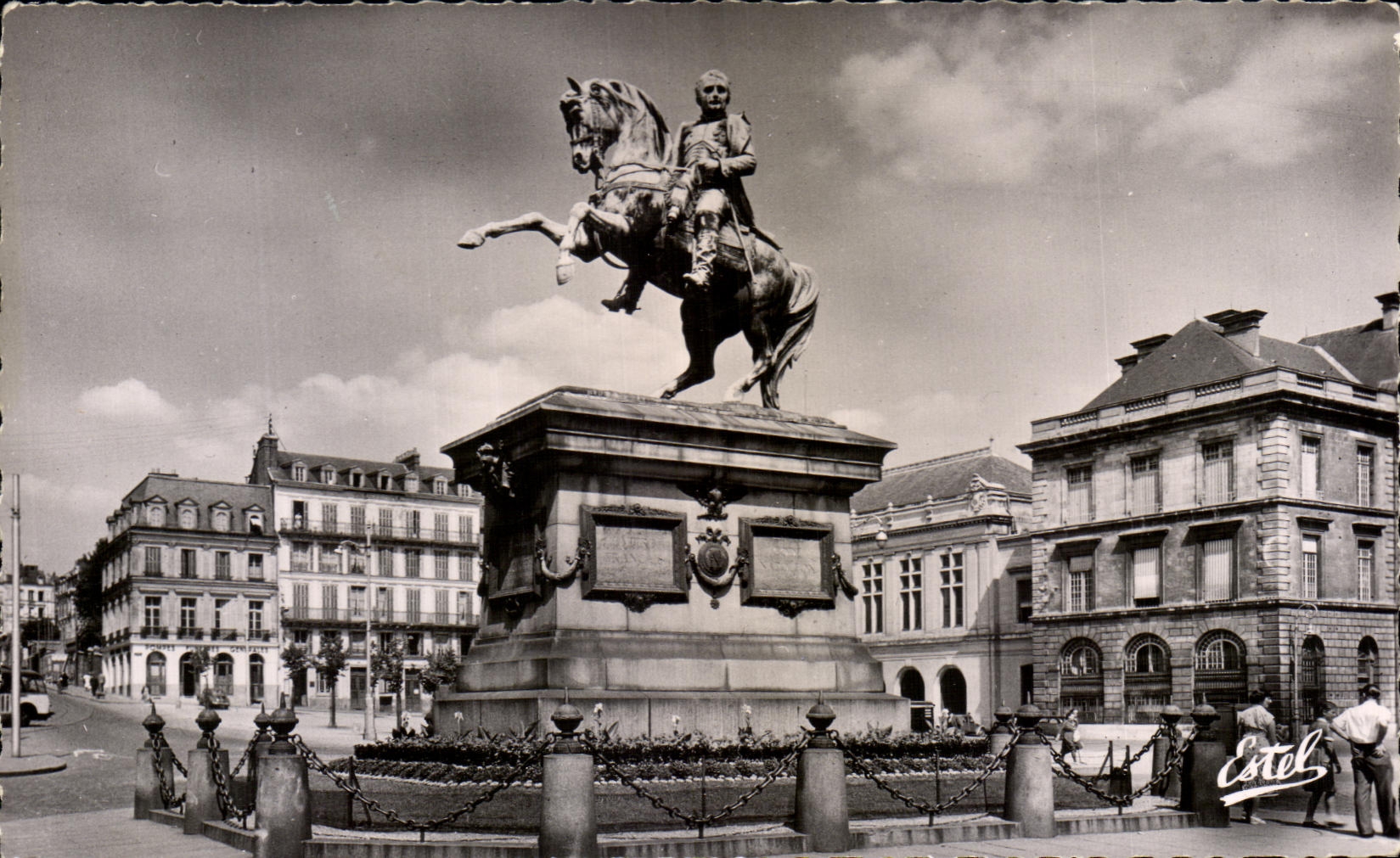 CPA Rouen Places the General one of Gaulle Statue of Napoleon