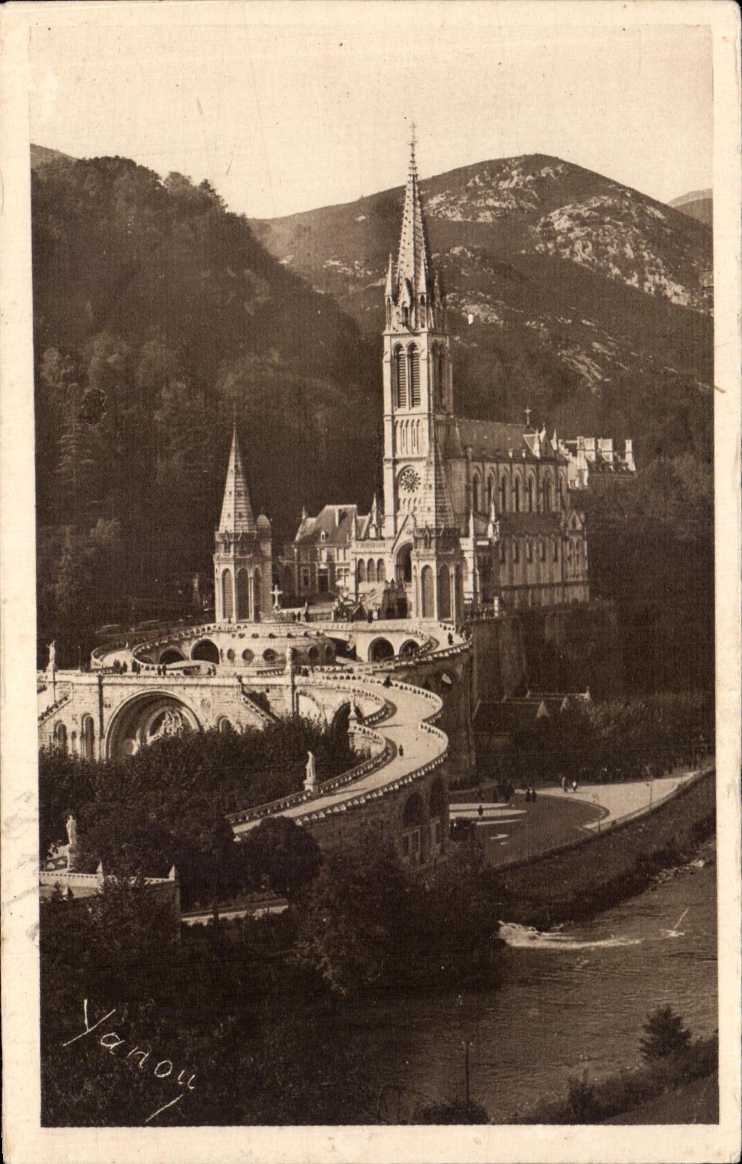 CPA Lourdes la basilica