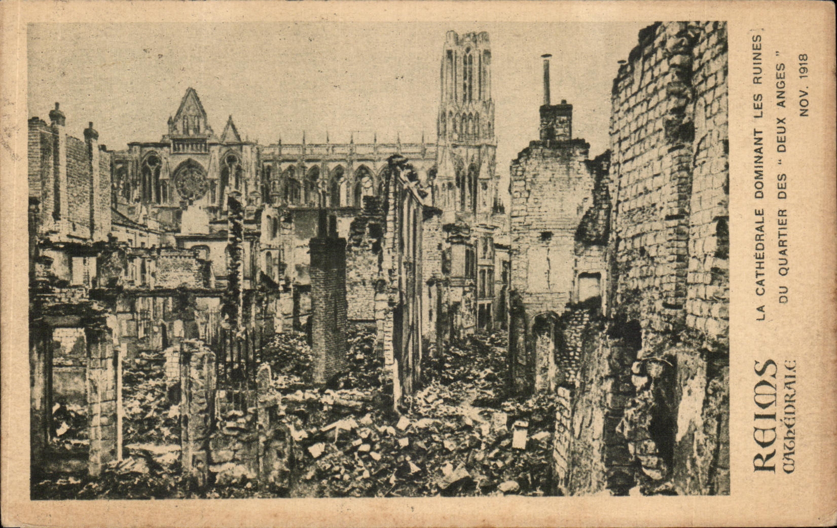CPA Rheims the Cathedral Dominating the Ruins Of the district Of the Two Angels