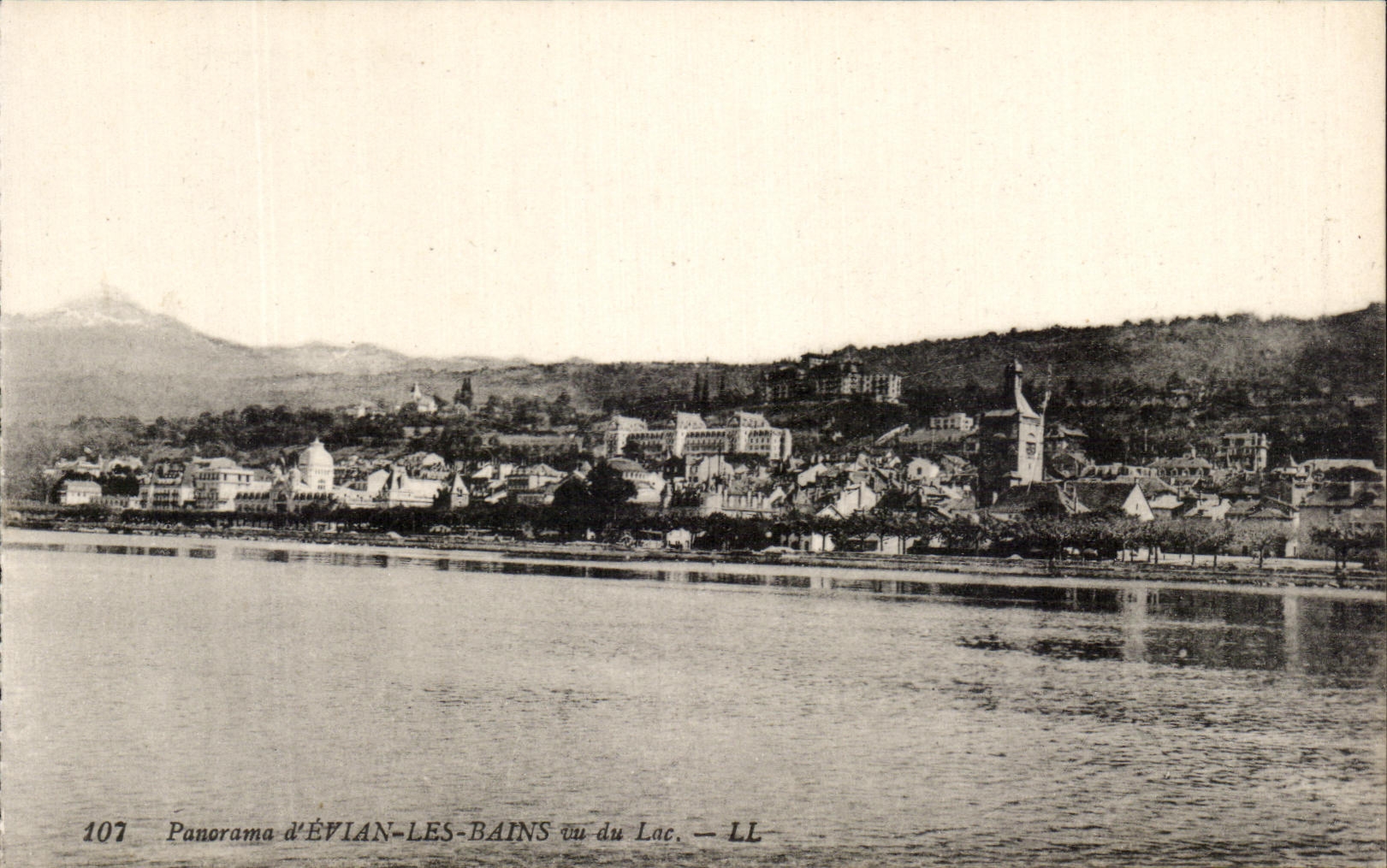 CPA Panorama of Evian Les Bains seen of the Lake