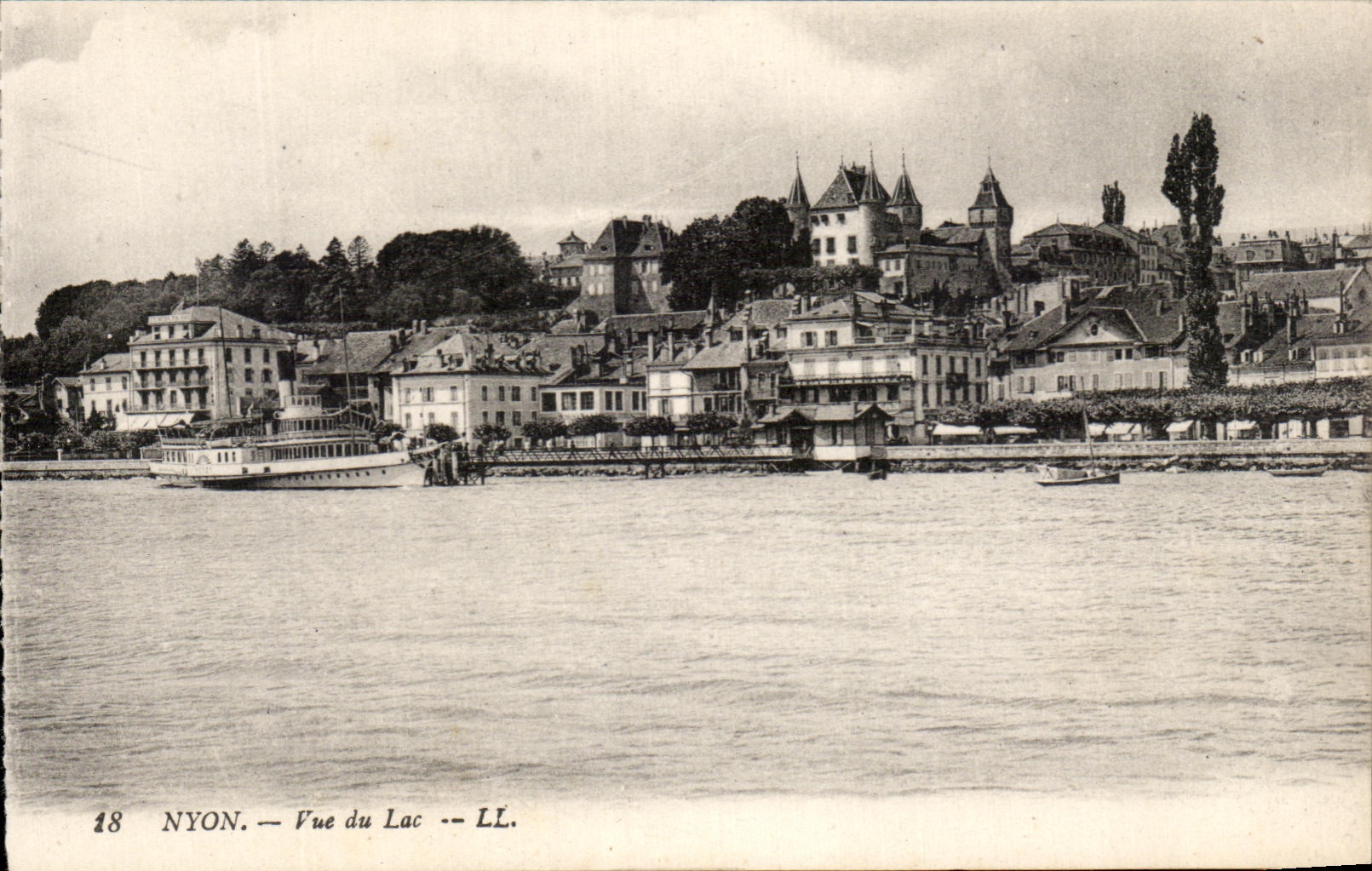 CPA Nyon Vue du Lac Bateau