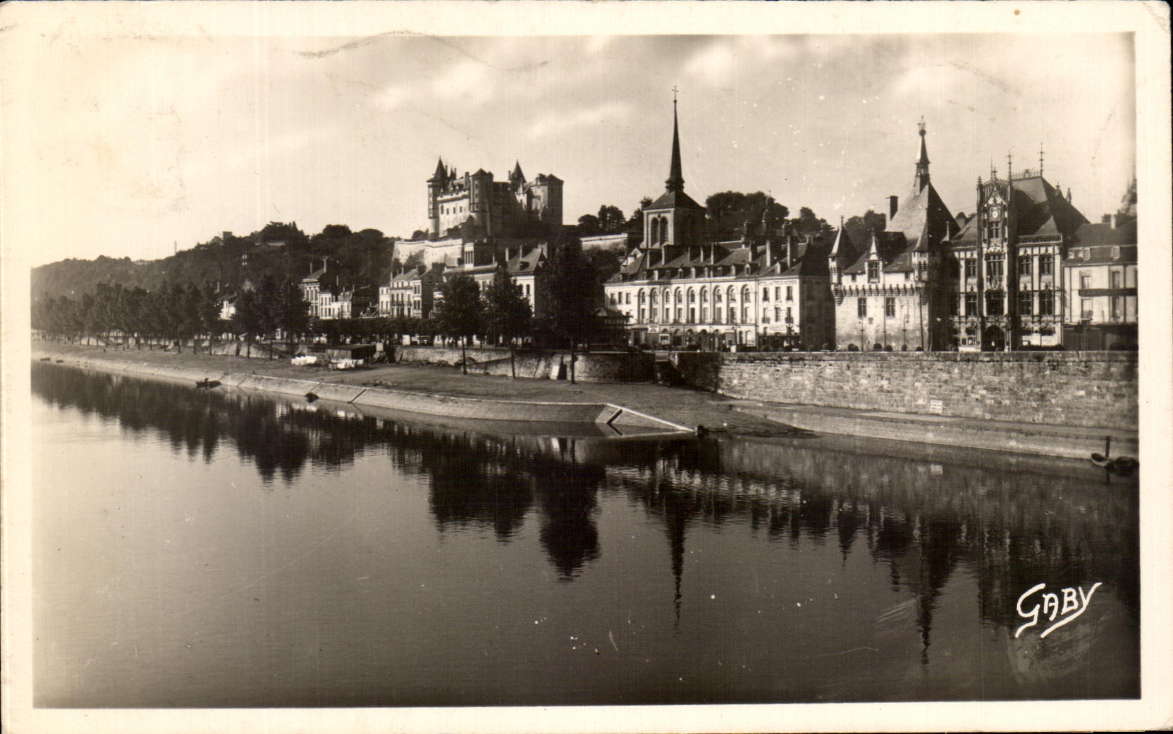 CPSM Saumur Lorte the Town hall And the Castle Fort