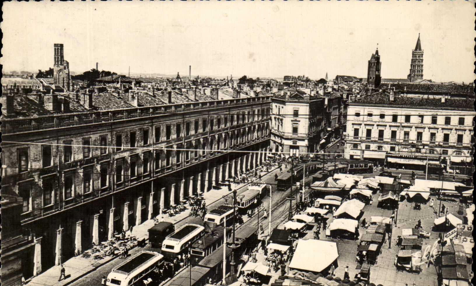 CPA Toulouse Arcades Du Capitole Clochers De Sernin Du Taur Des Cordeliers