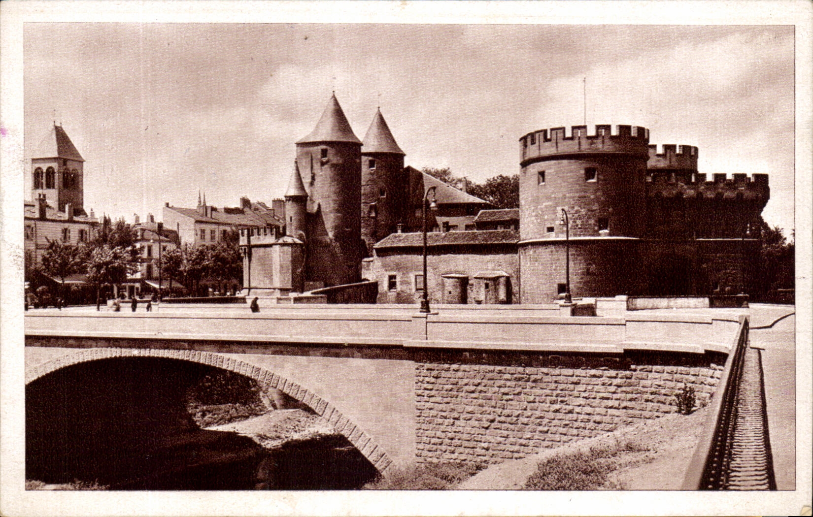 CPA Metz la puerta de los alemanes