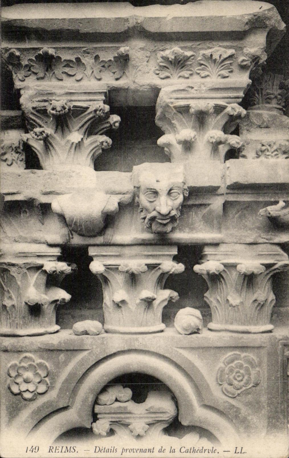 CPA Rheims Details Coming from the Cathedral