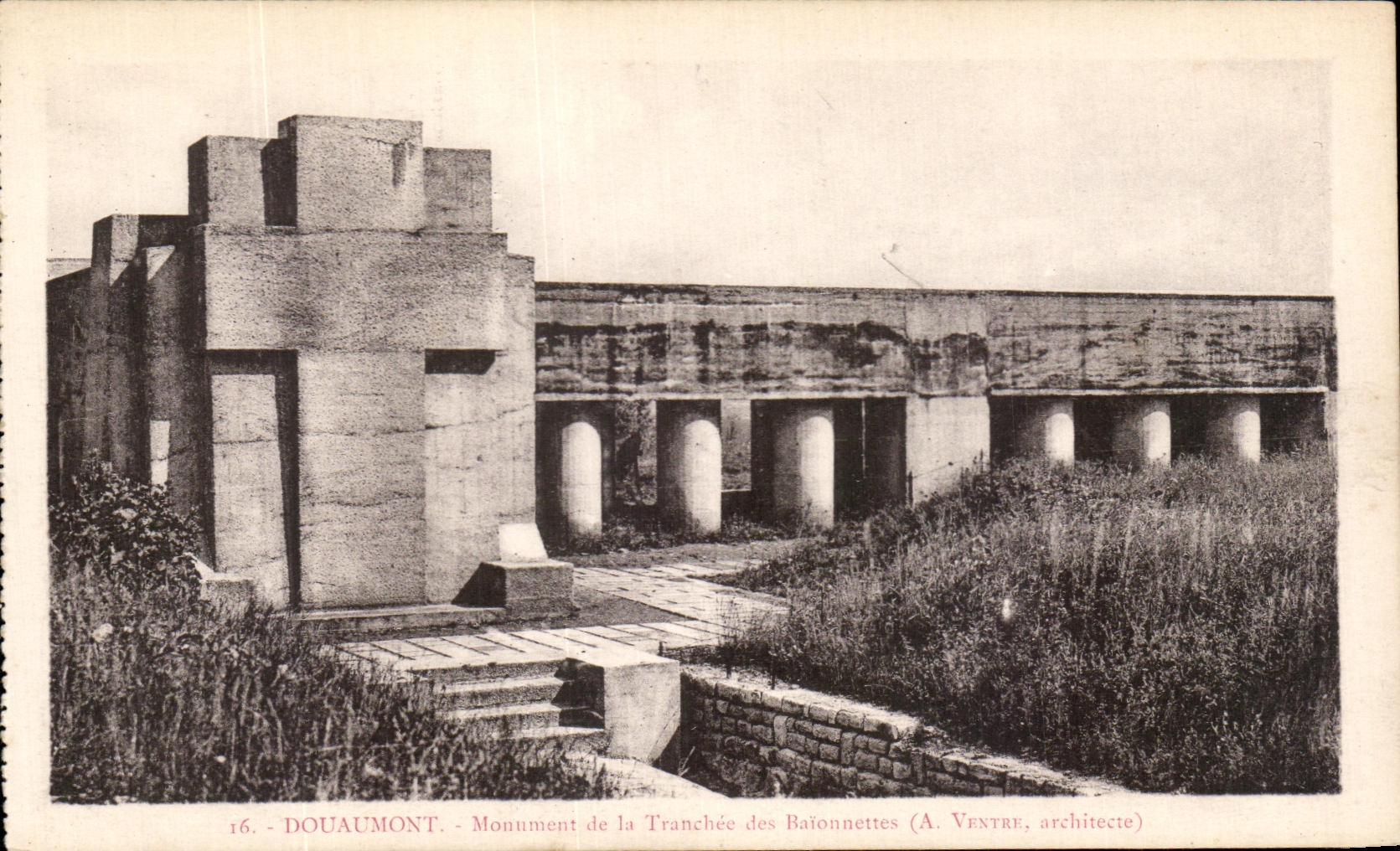 CPA Douaumont Monument Of Sliced Militaria Bayonets