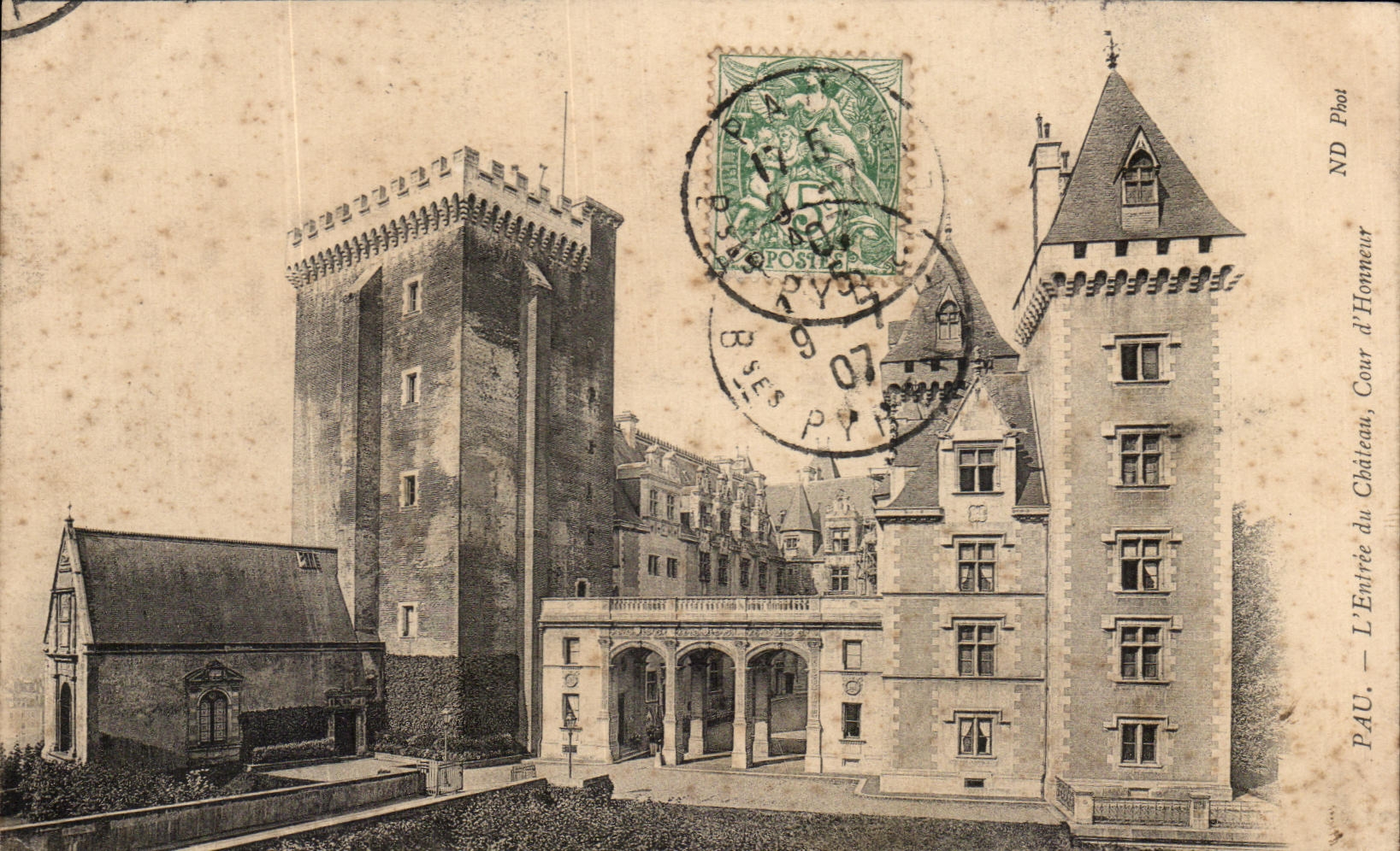 CPA Pau Entrance Of the castle Main courtyard