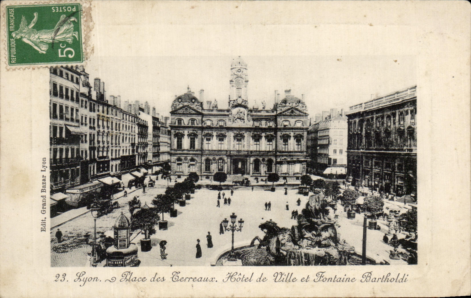 CPA Lyon Places Composts Town hall and Fontaine Bartholdi