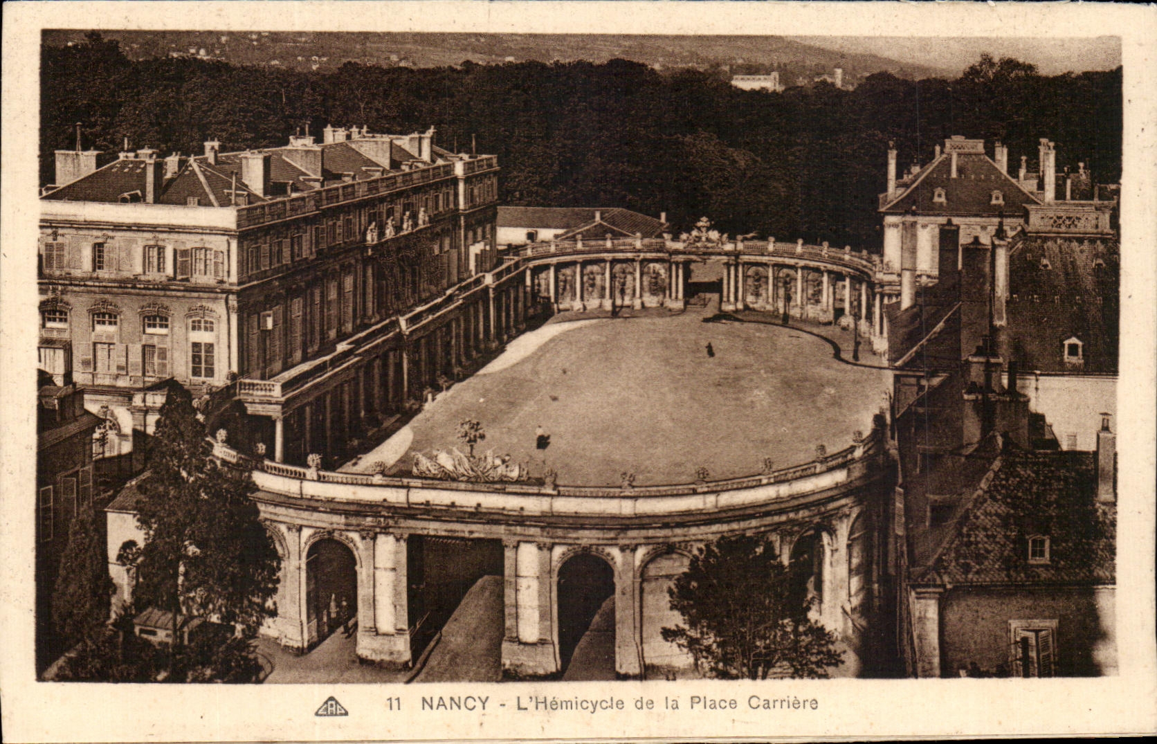 CPA Nancy L'Hemicycle de la Place Carriere