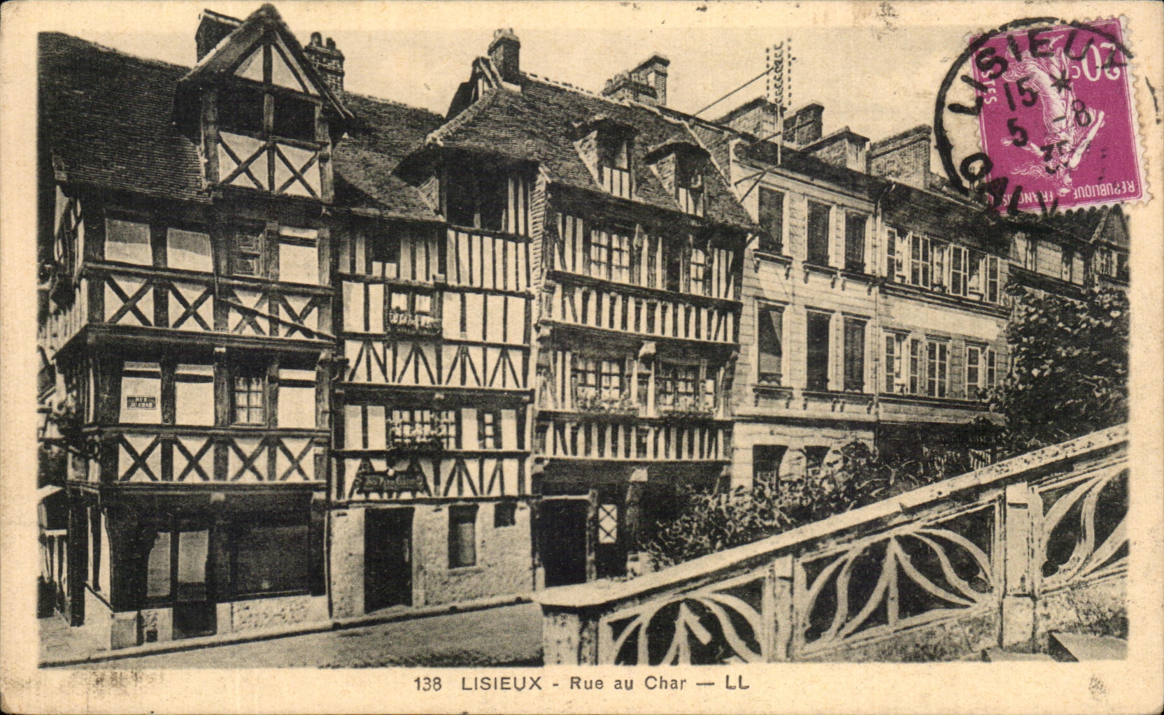 Calle de CPA Lisieux con el tanque