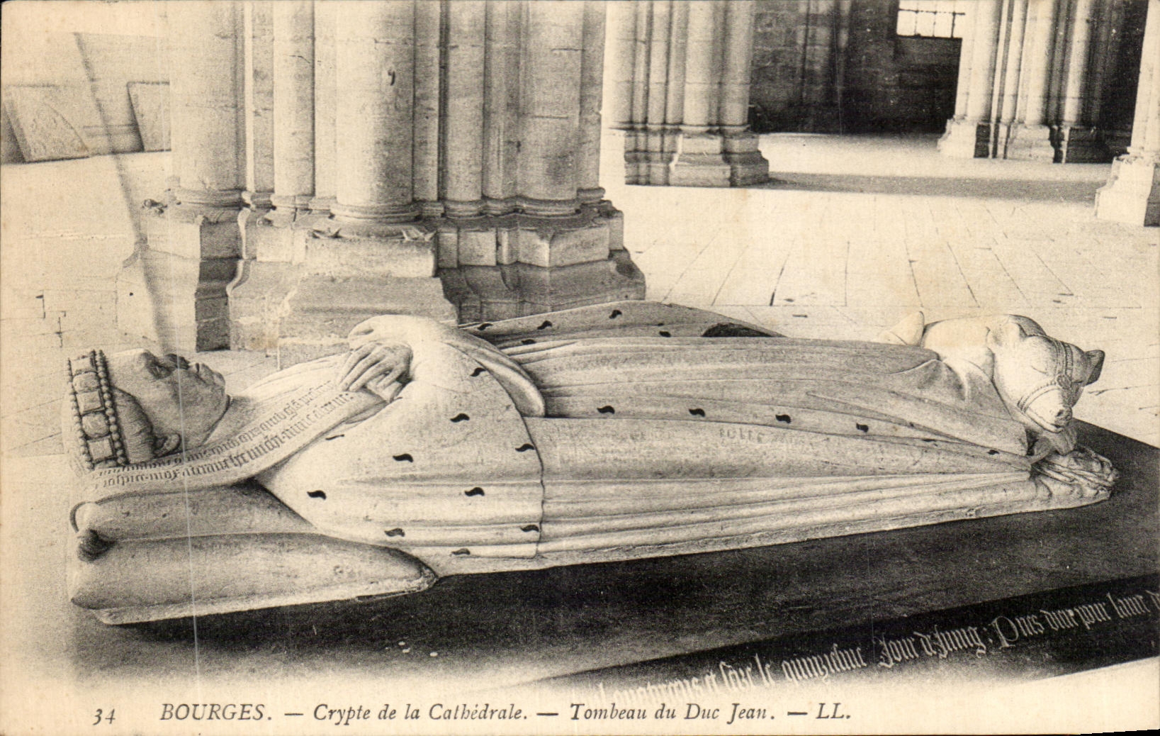 Cripta de CPA Bourges la tumba de la catedral del duque Jean