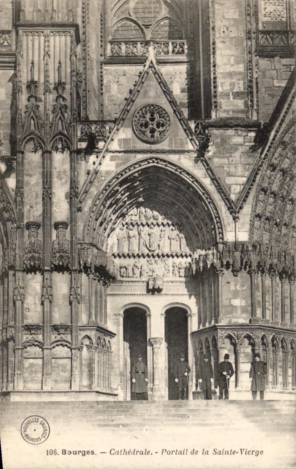 Puerta de la catedral de CPA Bourges de la Virgen de Sainte
