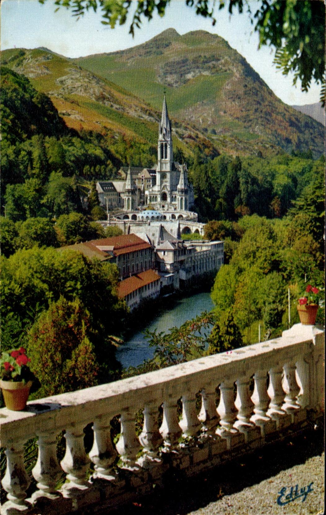 CPA Lourdes the Basilica And Gave