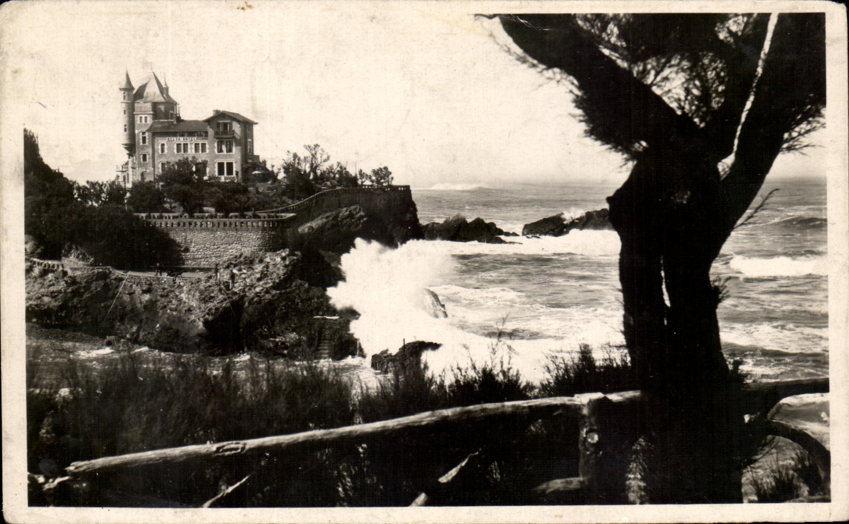 CPA Biarritz La Villa Belza Par Gros Temps