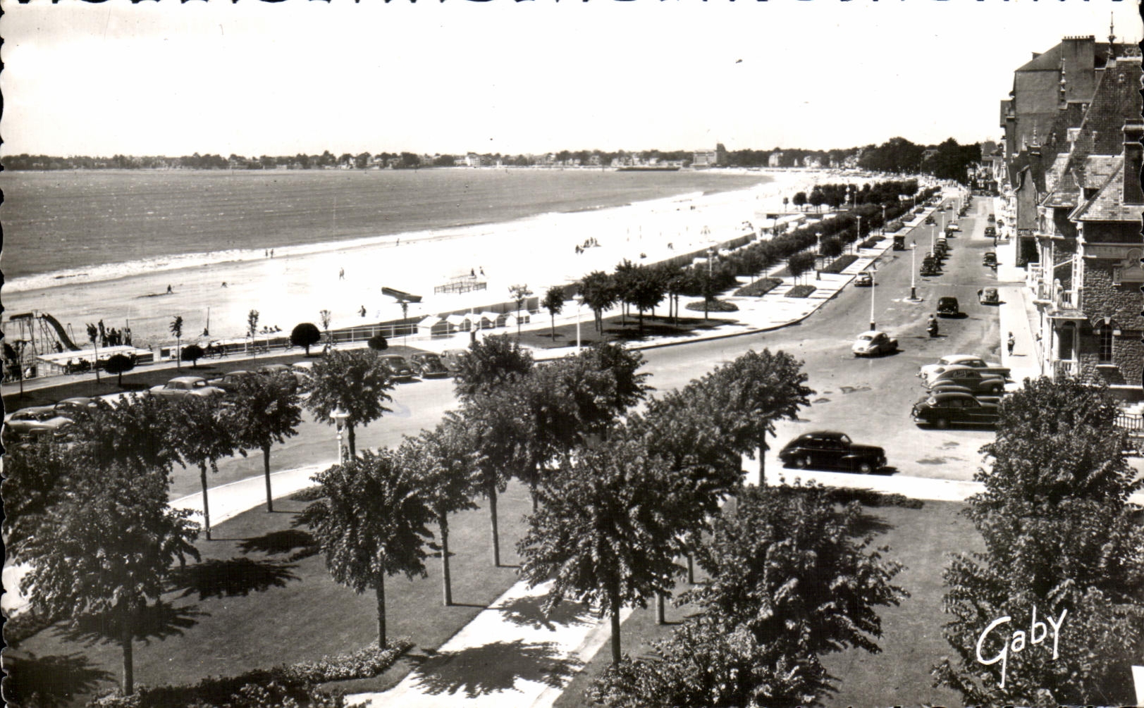 CPA La Baule the Esplanade of the Casino at the bottom the Benoist Beach