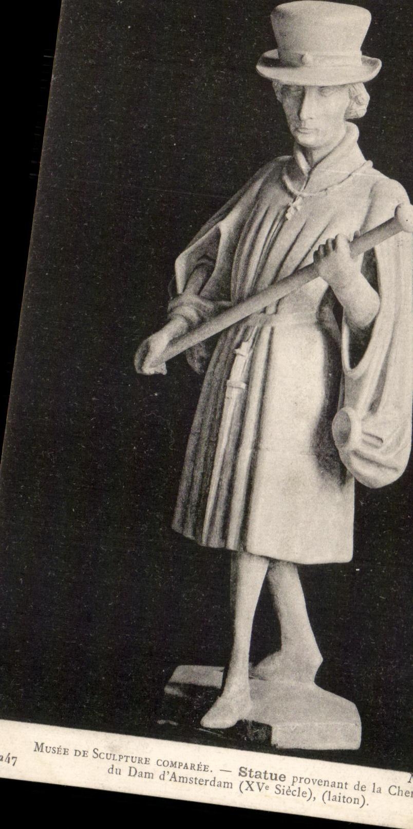 Museo de CPA de la estatua de la escultura de Comparee que viene de la chimenea de la presa de Amsterdam