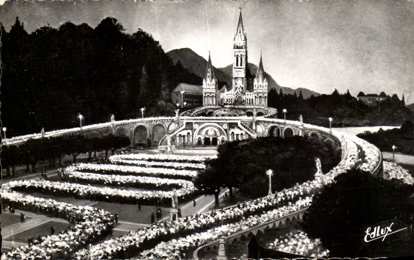 CPA Lourdes the Illuminde Basilica and the Procession in Flambeoux