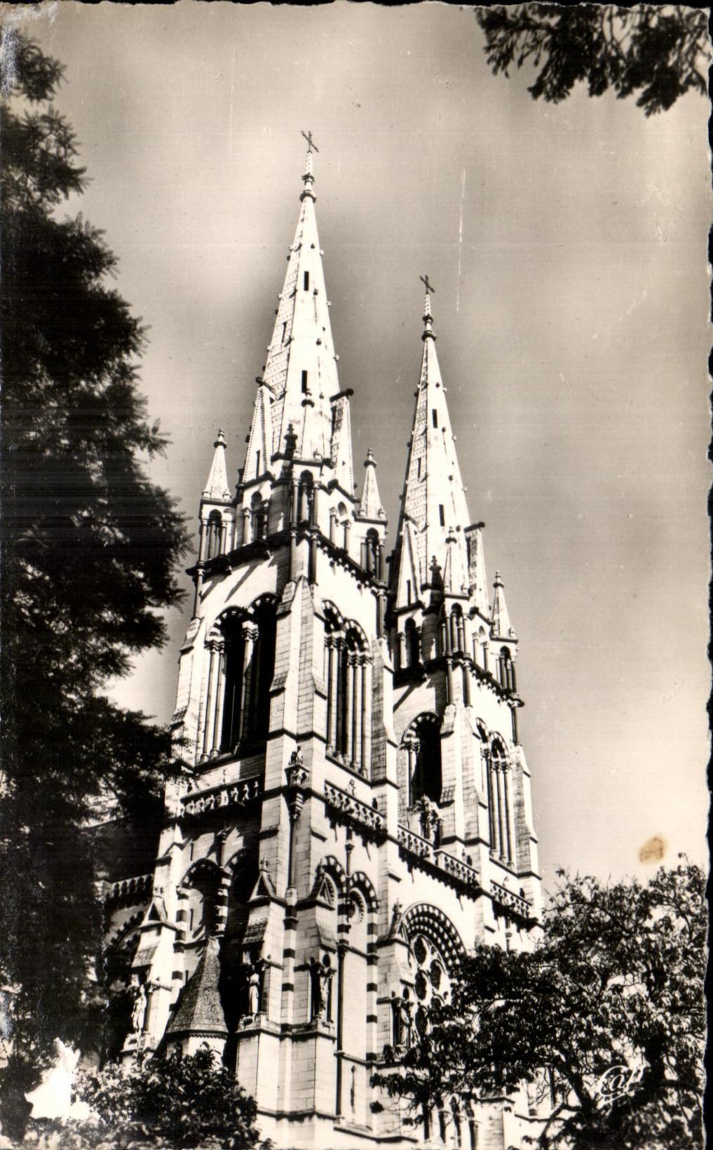 CPA Moulins Arrows Of the Cathedral